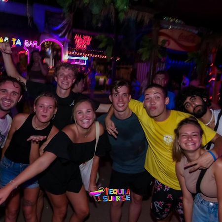Tipsea Turtle Rooftop Hostel Gili Trawangan Exterior foto
